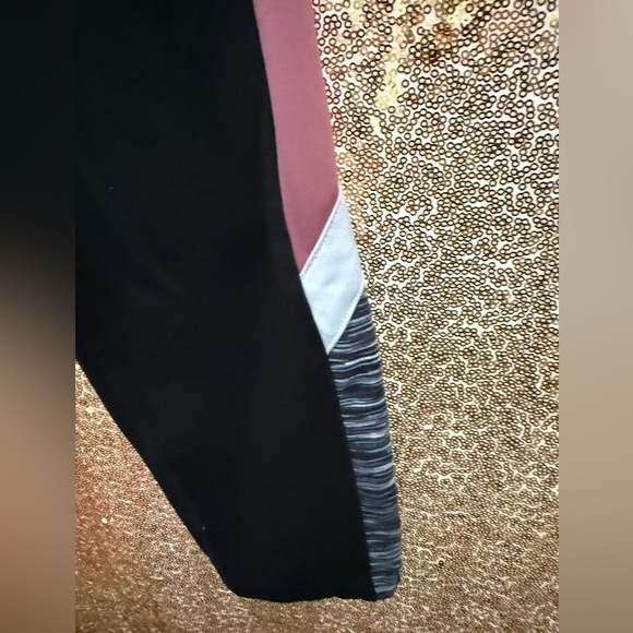 Victoria's Secret Black Leggings with Pink Logo - Picture 5 of 8